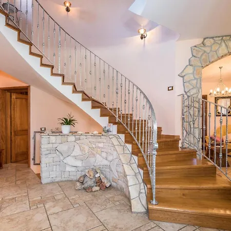 Villa Bacio 660 *