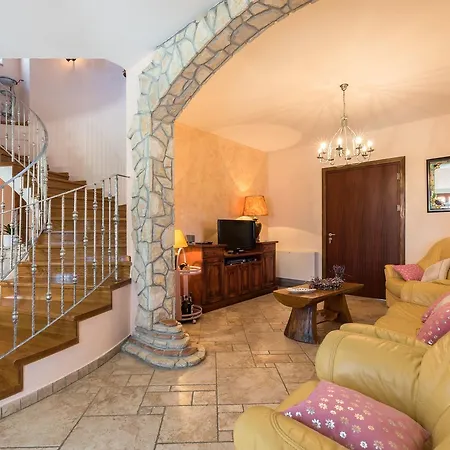 Villa Bacio 660 *