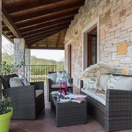 Bacio 660 Villa